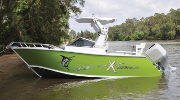 Formosa Classic 580 X-Bowrider in green along the river bank