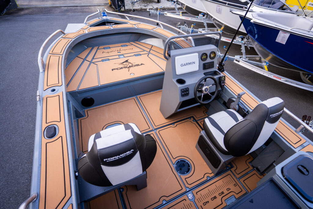 Inside this Formosa 495 Side Console